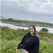 Porfesora de Primaria en formación, apta para todos las edades, resolutiva, creativa y con muchas ganas de enseñar.